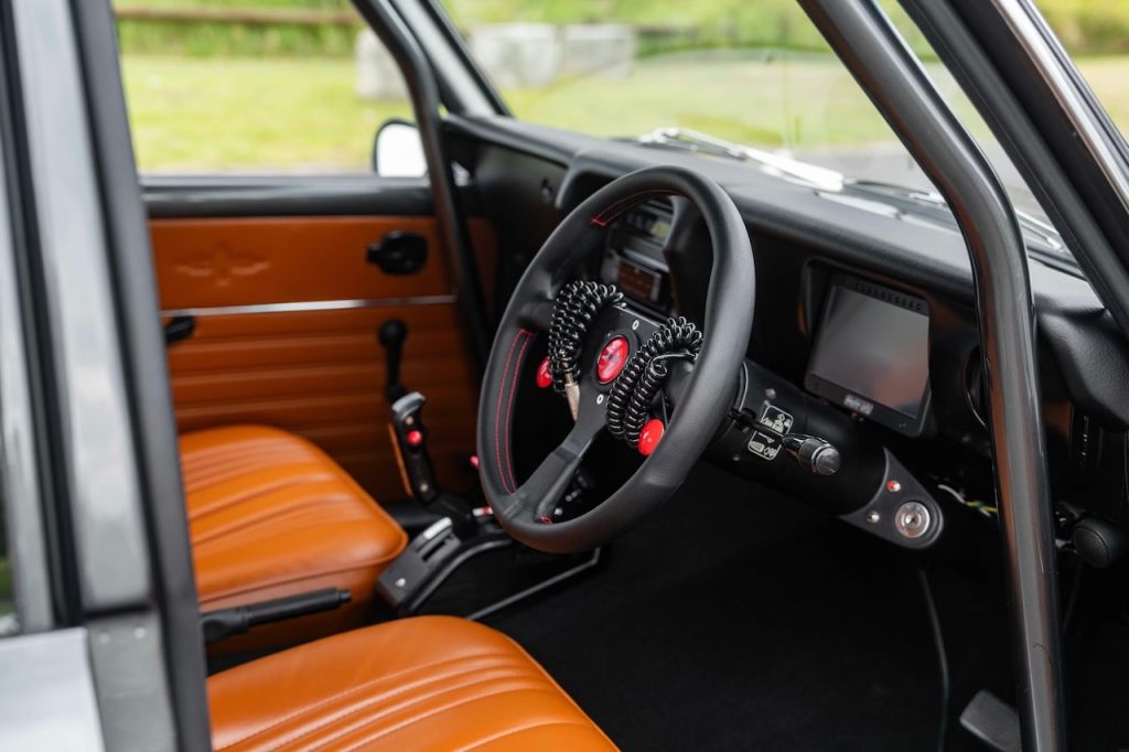 '75 Mazda Familia Presto 1300... Effrayante en 20B de 945 ch ! 24