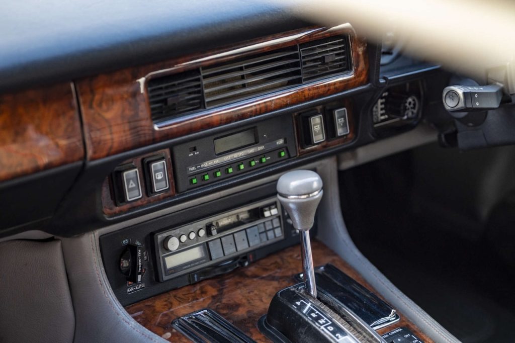 '90 Jaguar XJR-S Monaco by PBB Design - Même les footballeurs partent à la retraite ! 24