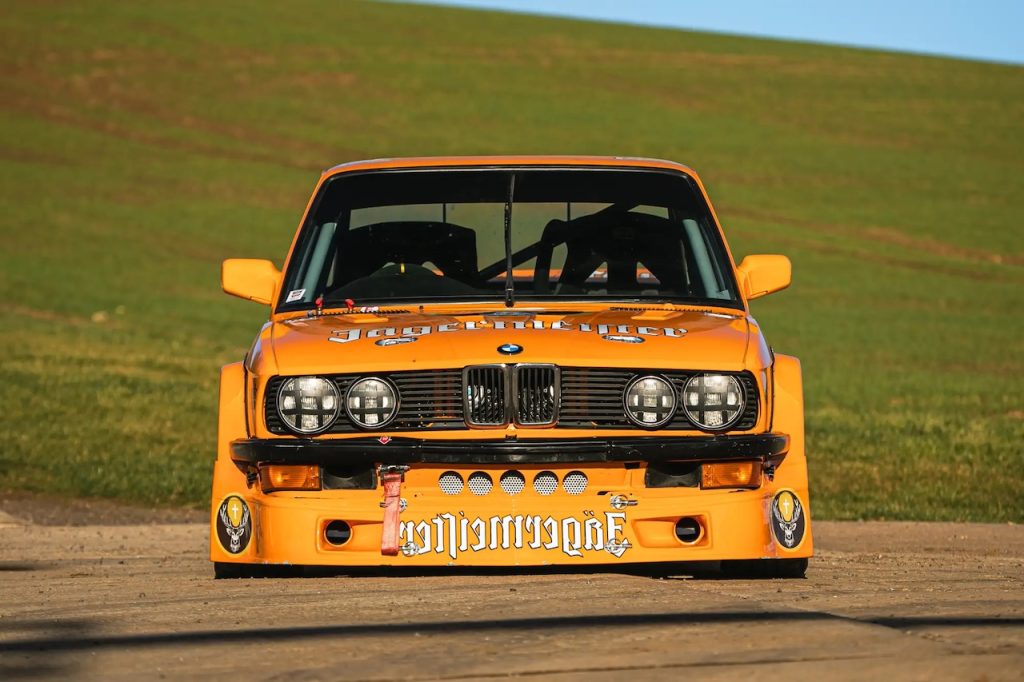'87 BMW 520i devenue M5 Jägermeister... Apérooooo ! 2