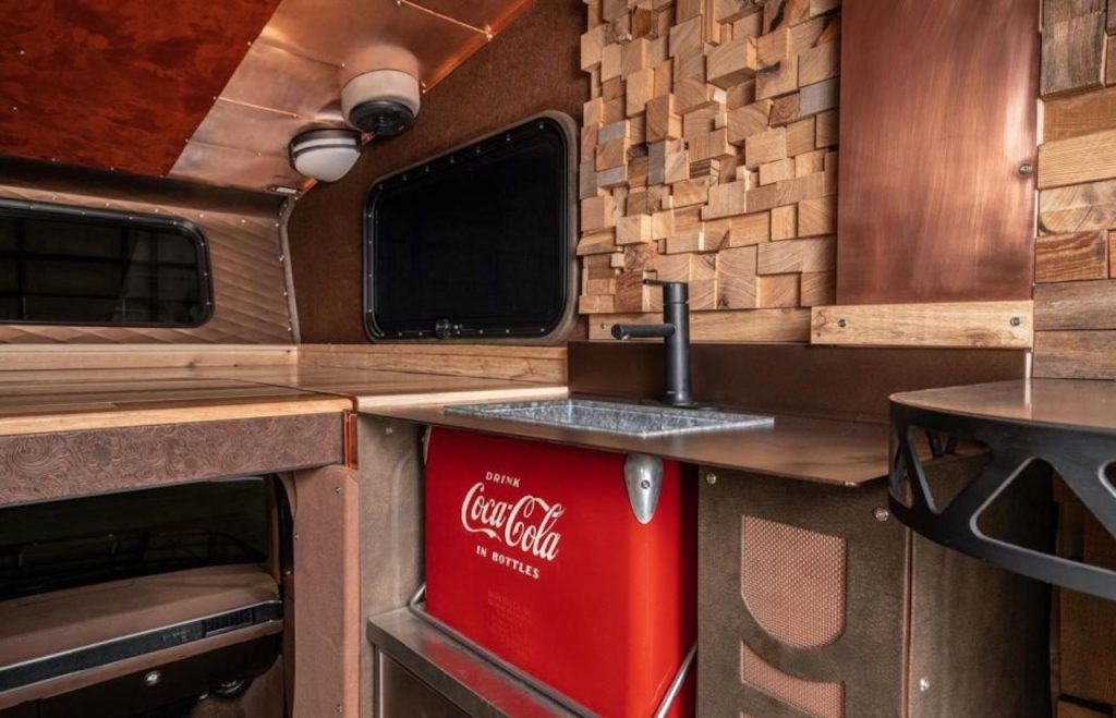 #SEMA 2019 : Brown Sugar Camper - Le camping Chevy C20 version lowww... 10
